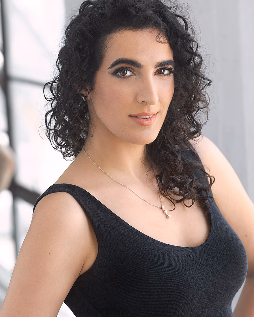 Does Bryce Papenbrook (Makoto) play the same character?