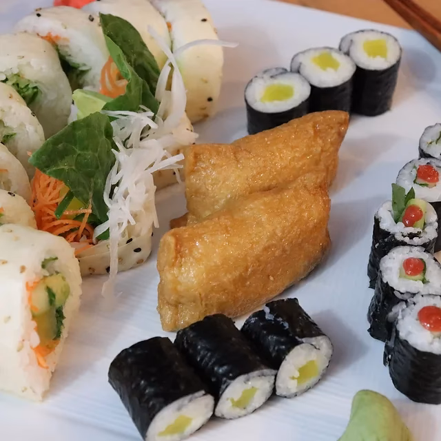 Does Akai Hana accept reservations?