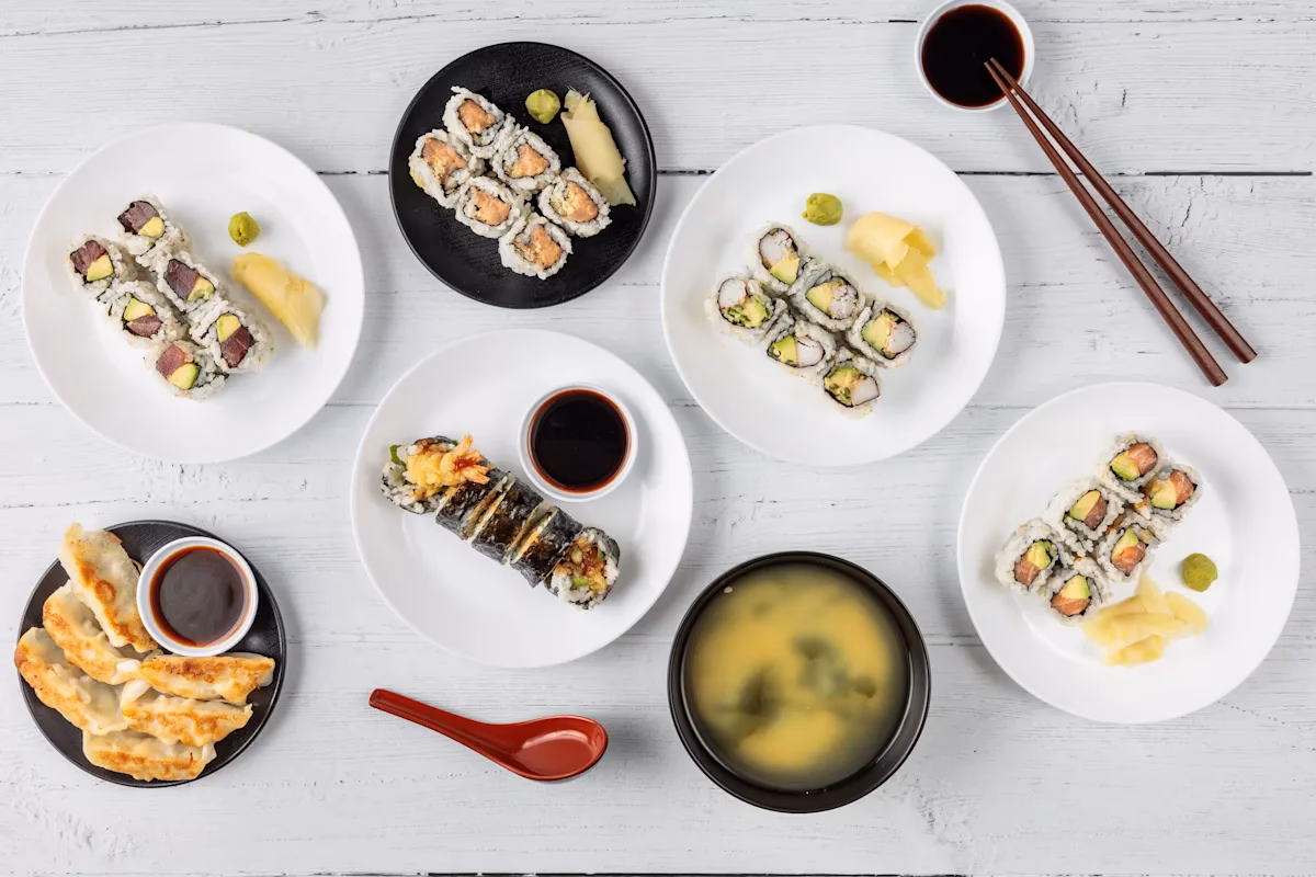 Does Aki Japanese Restaurant offer takeout?