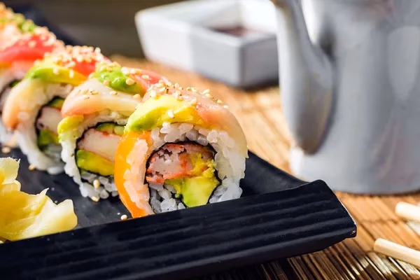 ¿Cuál es el trabajo de Aoki?