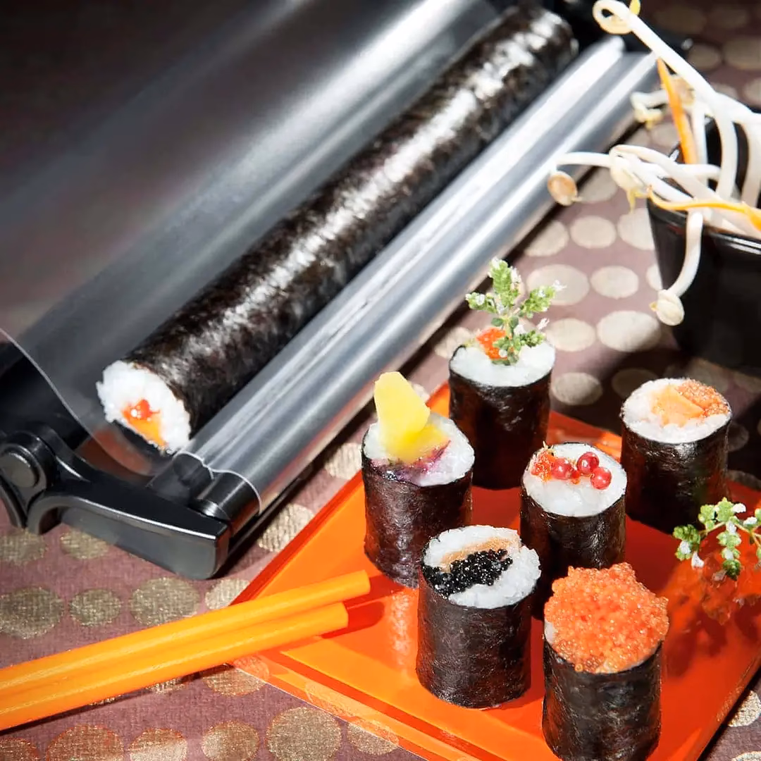 Comment nettoyer les accessoires de ce kit à sushi ?