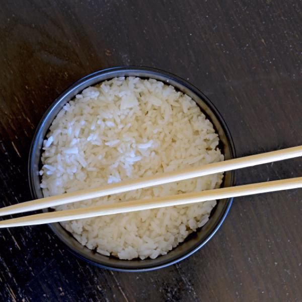 ¿Cómo se puede guardar el arroz de sushi?