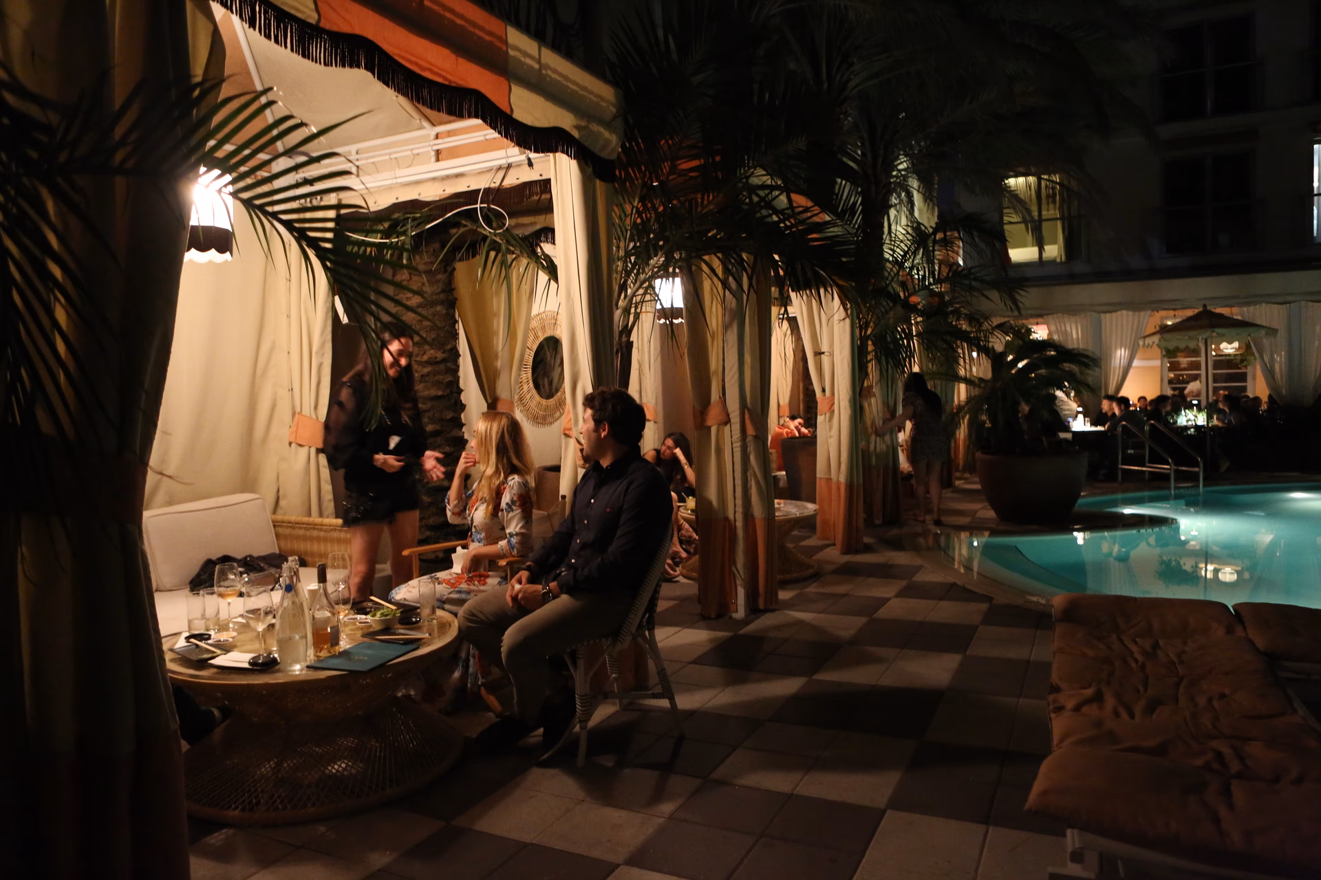 Does Blue Ribbon Sushi Bar & Grill - South Beach offer delivery?