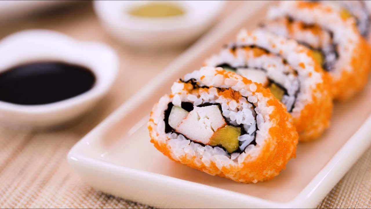 How do you eat A california maki?