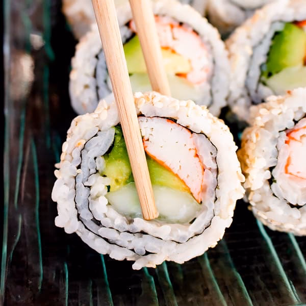 How do you eat A california maki?