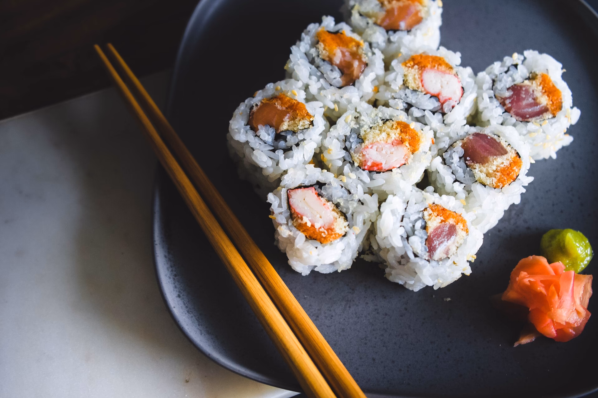 Can pregnant women eat raw fish?