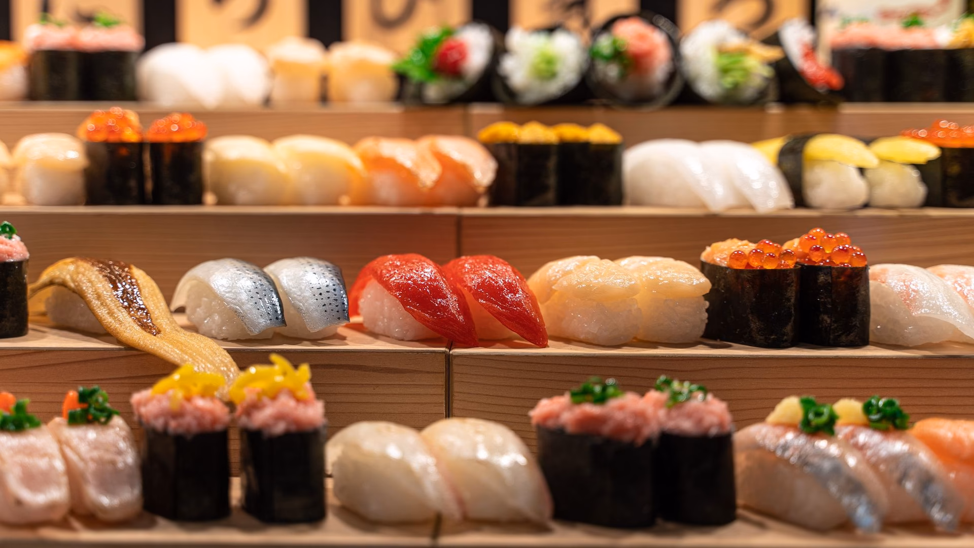 ¿Dónde puedes encontrar sushi creativo en Tokio?