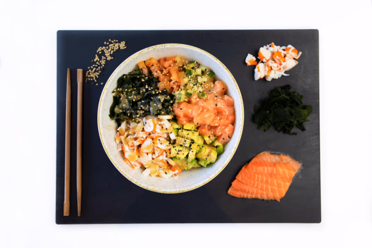 ¿Qué ingredientes se usan para preparar chirashi al estilo Kanto?