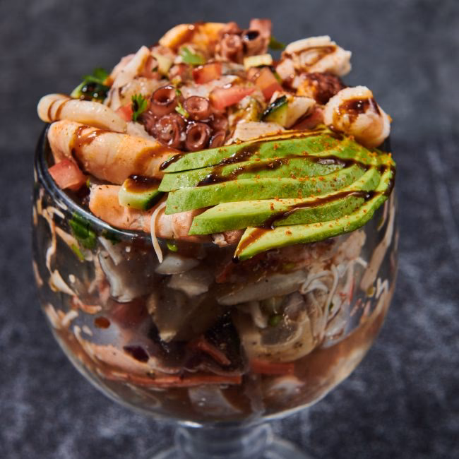 ¿Por qué una joven fue a un restaurante donde pidió sushi?