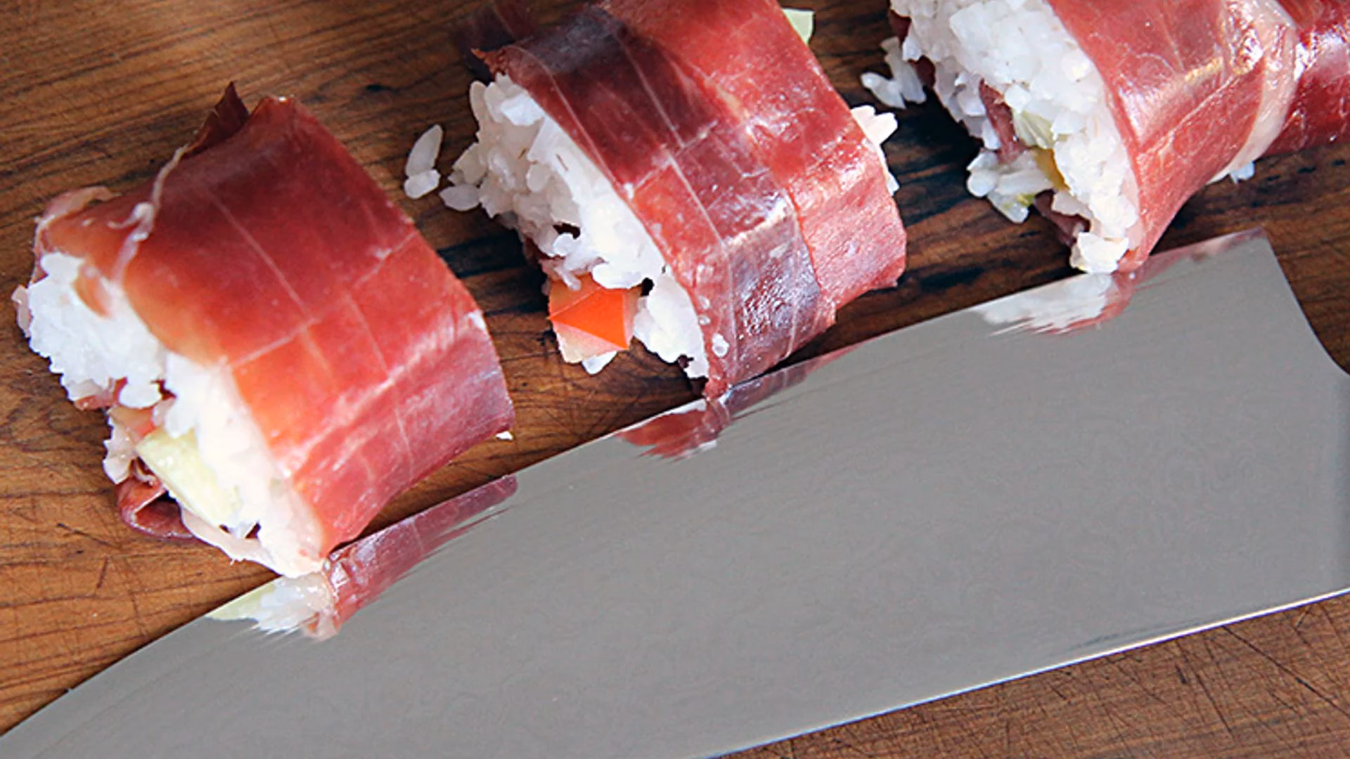 ¿Cómo hacer un redondo de ternera relleno de jamón y queso?