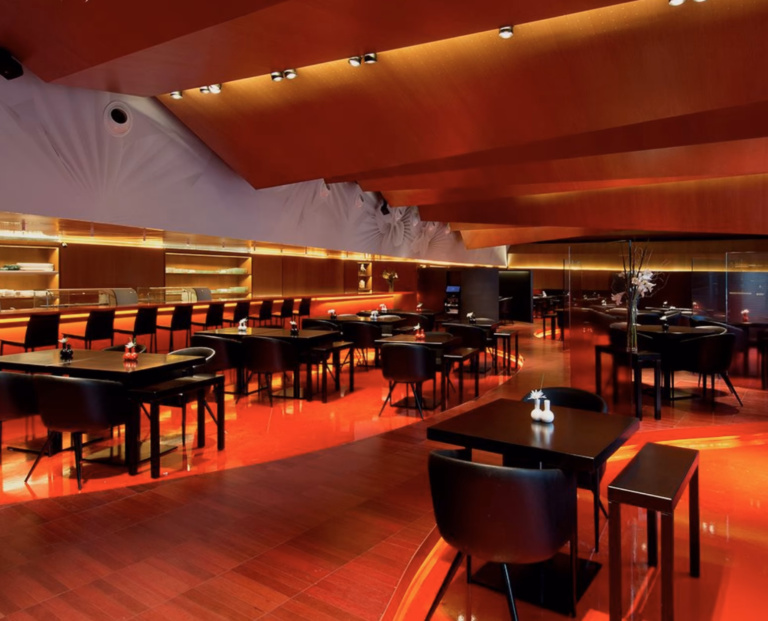 ¿Quién acompañó a Dashi en el restaurante?