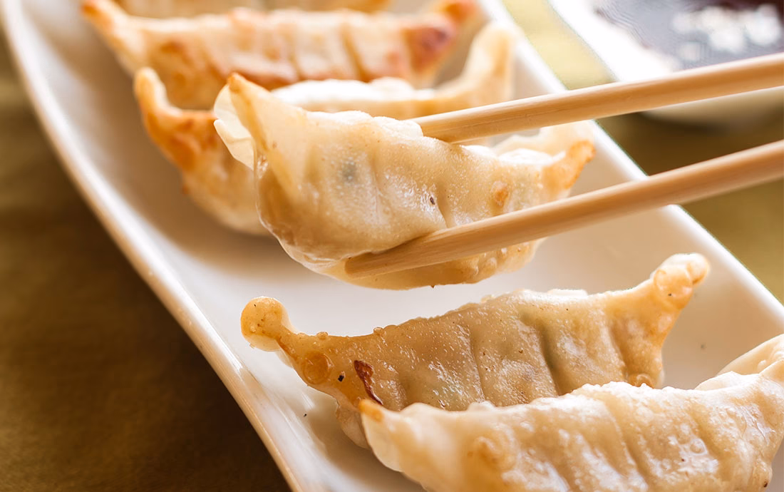¿Cómo se comen los gyozas japoneses?