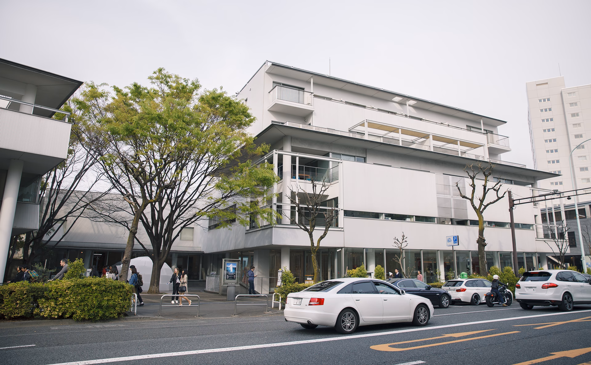 What are the characteristics of Fumihiko Maki?