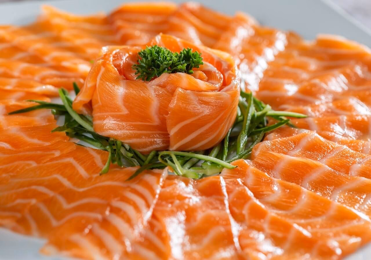 What are the health risks of sashimi?