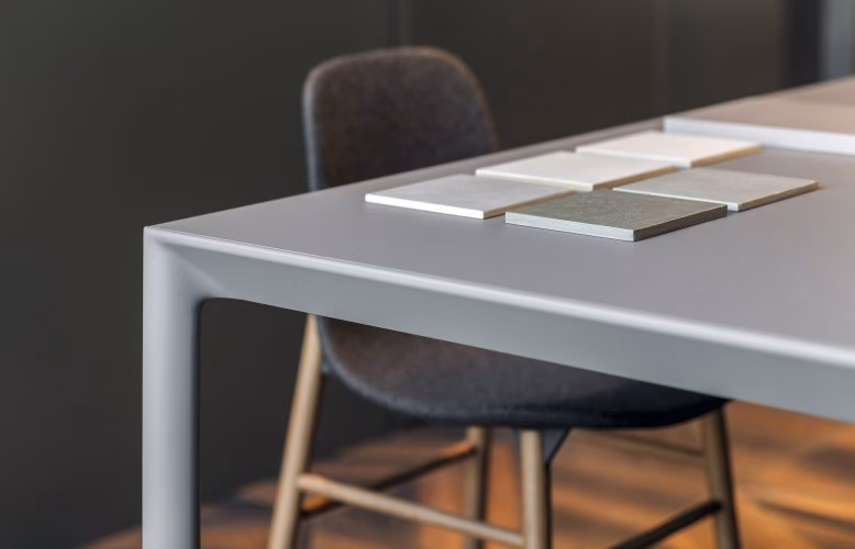 What is a Maki slatted table?