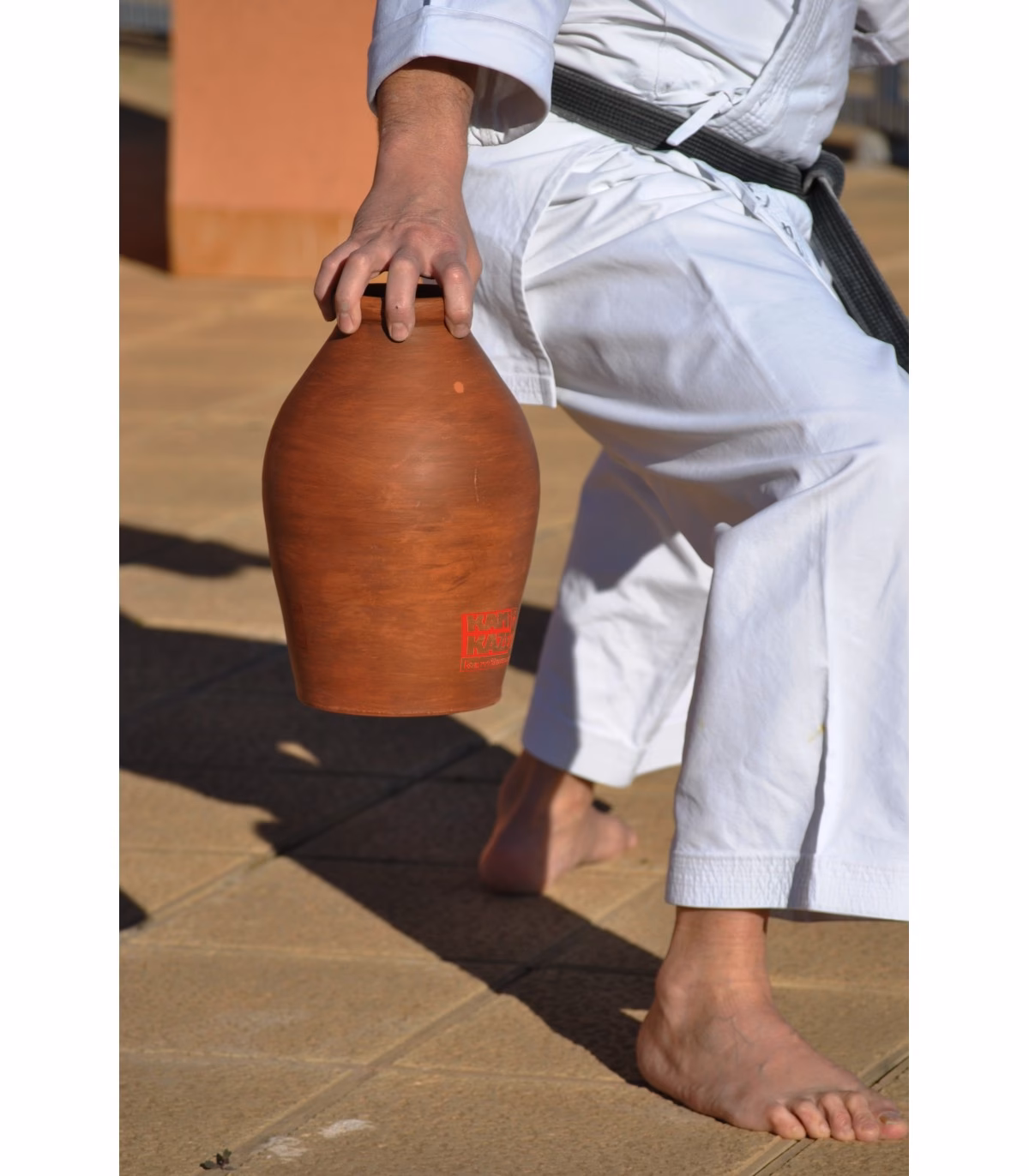 How do you grip the Nigiri Game?