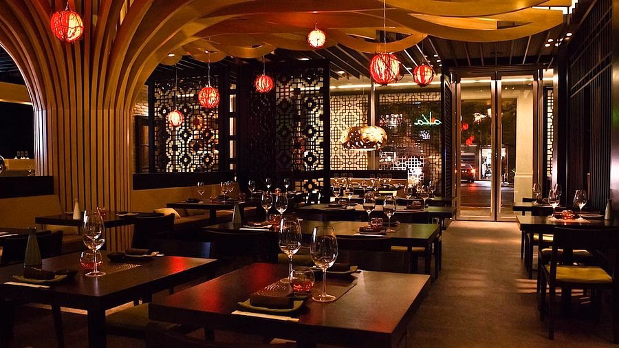 ¿Cuáles son los restaurantes de kaitenzushi más divertidos de Osaka?