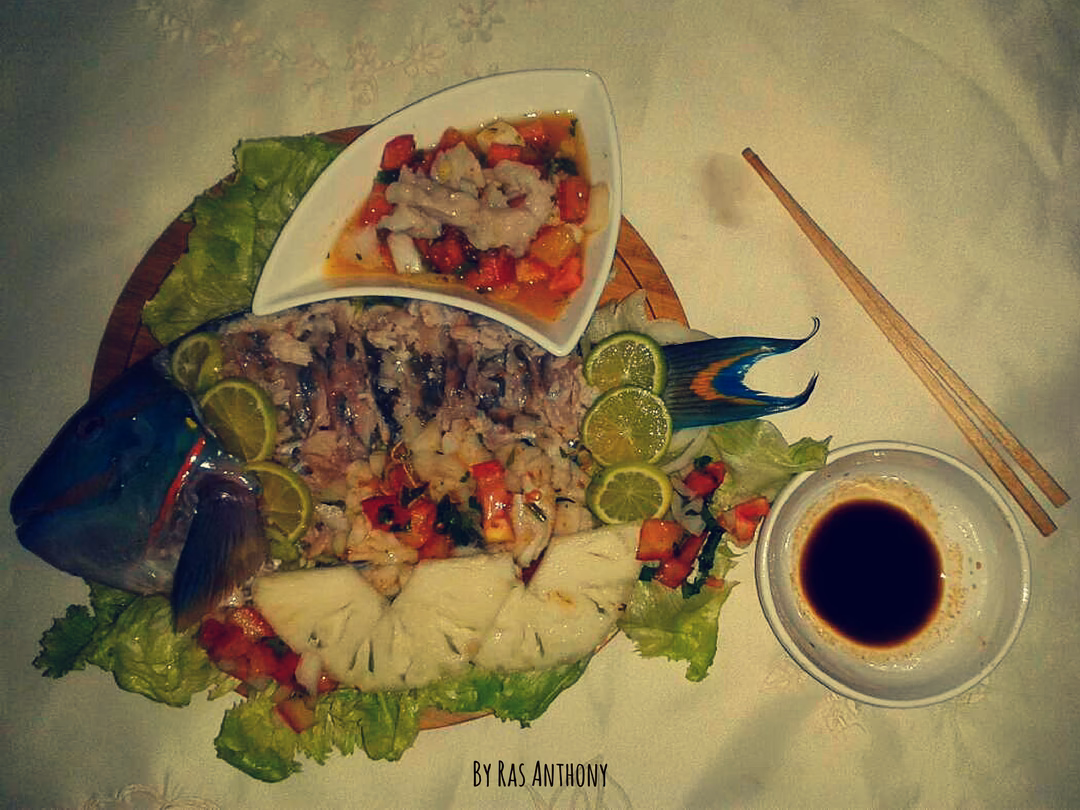 ¿Cuál es el comportamiento del pez loro?