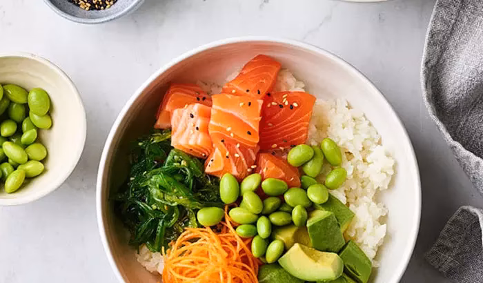 What is a Poké sushi roll?