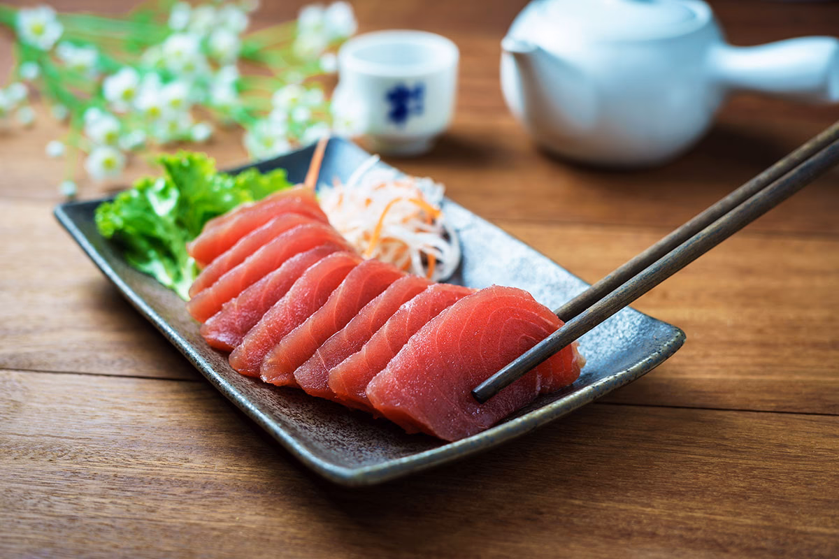 How do you make sashimi at home?