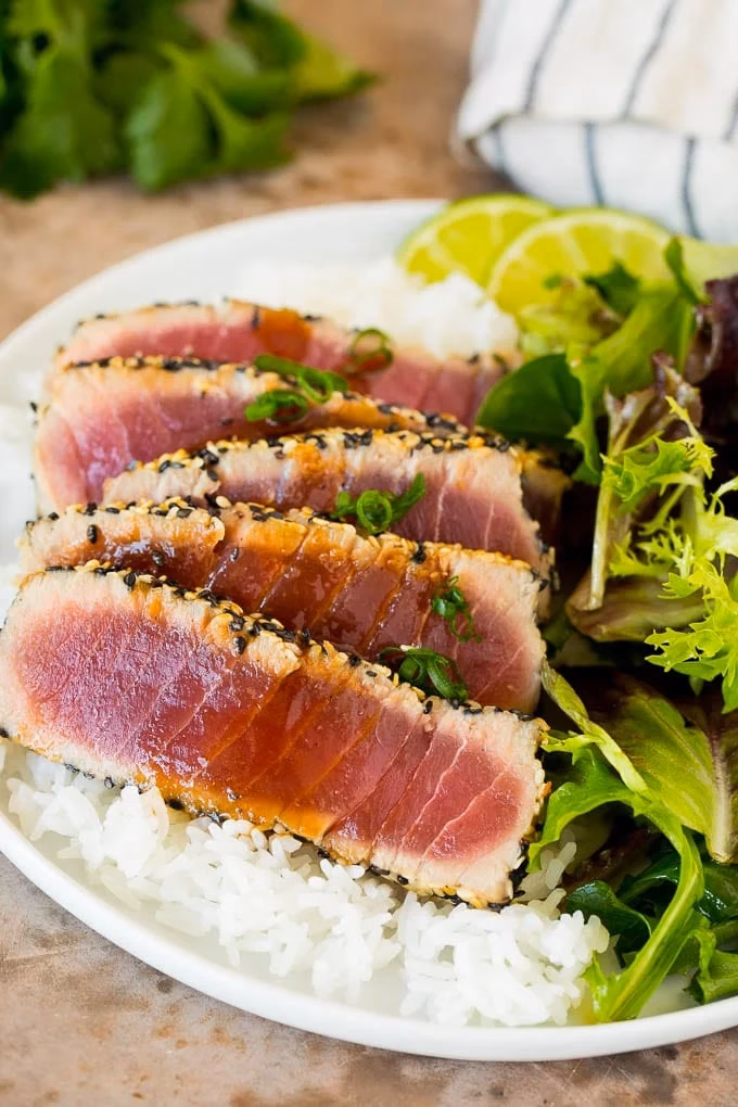 How do I choose the best tuna for sashimi?