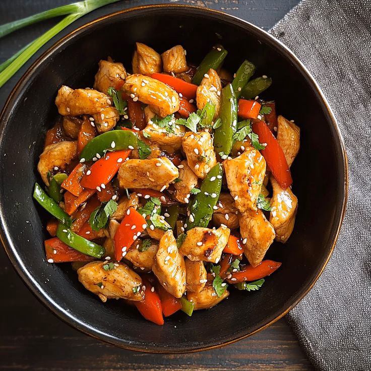 ¿Cómo cocinar pollo y gambas en el wok?