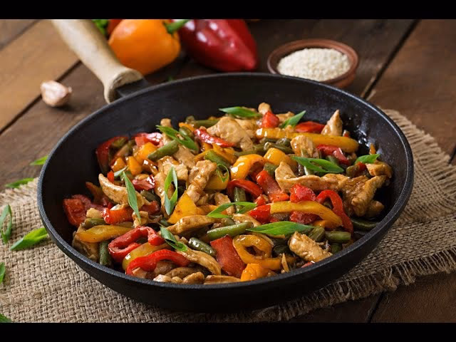 ¿Cómo preparar un wok de pollo?