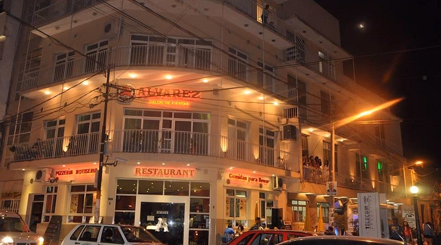 ¿Dónde están los restos de Alejandro Álvarez?