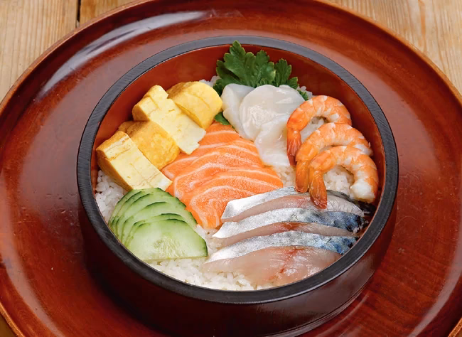 Quels sont les ingrédients de chirashi ?