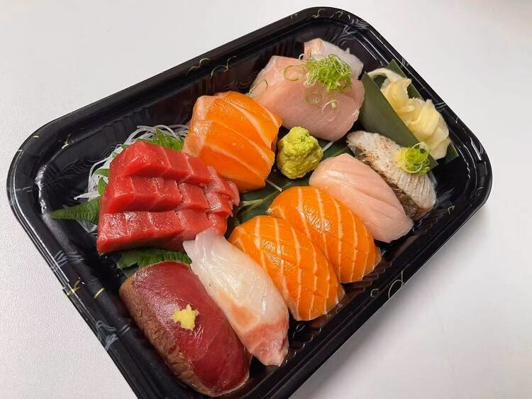 Does Tic Restaurant Group offer sashimi & Edomae-style sushi?