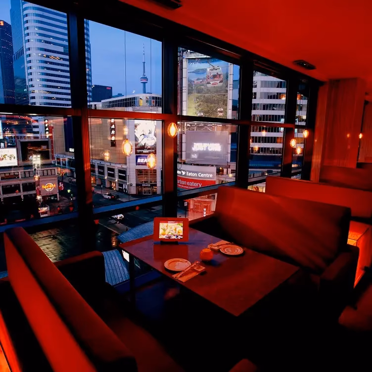 What payment methods are accepted at Spring sushi Toronto (Indoor)?