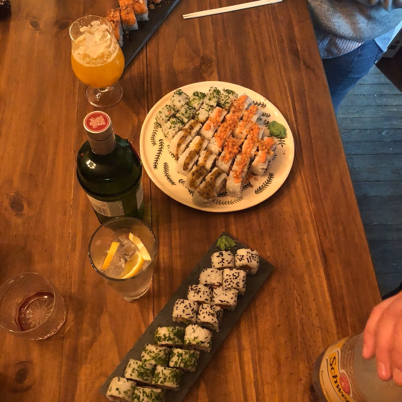 ¿Cuáles son los ingredientes de los canapés de sushi?