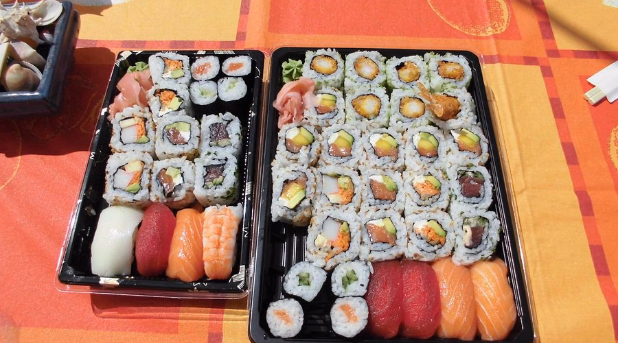 ¿Qué hacen Carlos y Mario en umami Ibiza sushi & Bento?