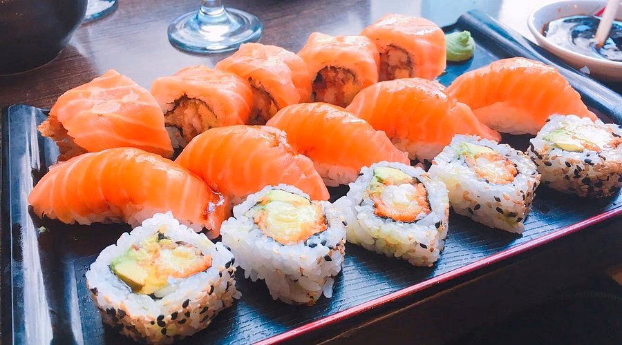 ¿Qué ofrece chocho sushi en retiro?