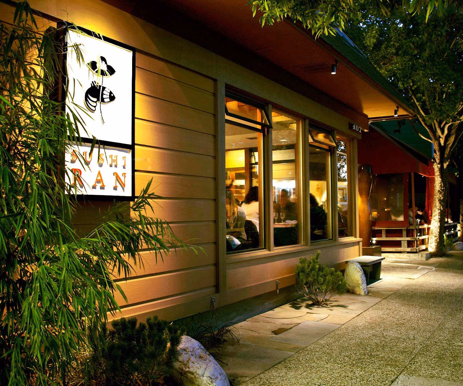 What makes sushi ran a top rated restaurant in the Bay Area?