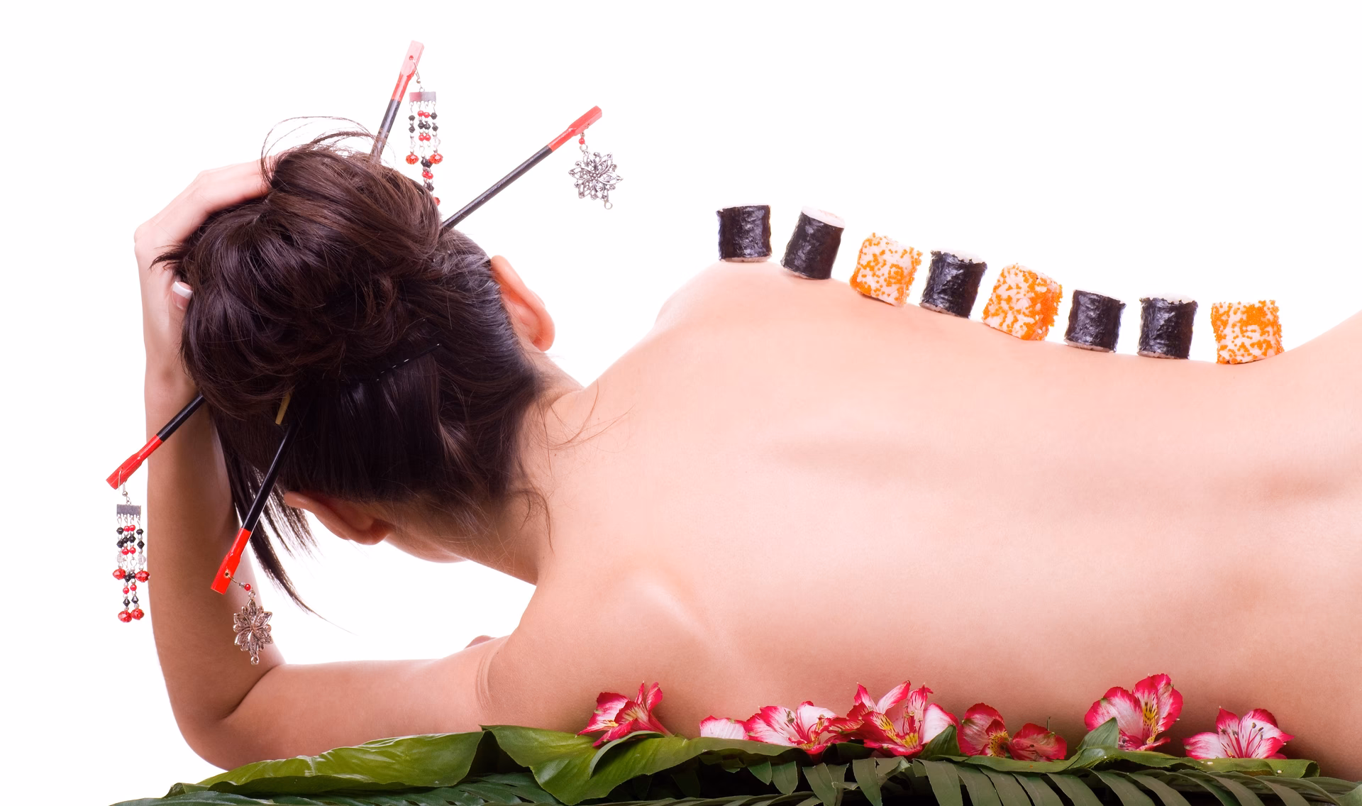 ¿Cómo se puede comer sushi del cuerpo de otra persona?