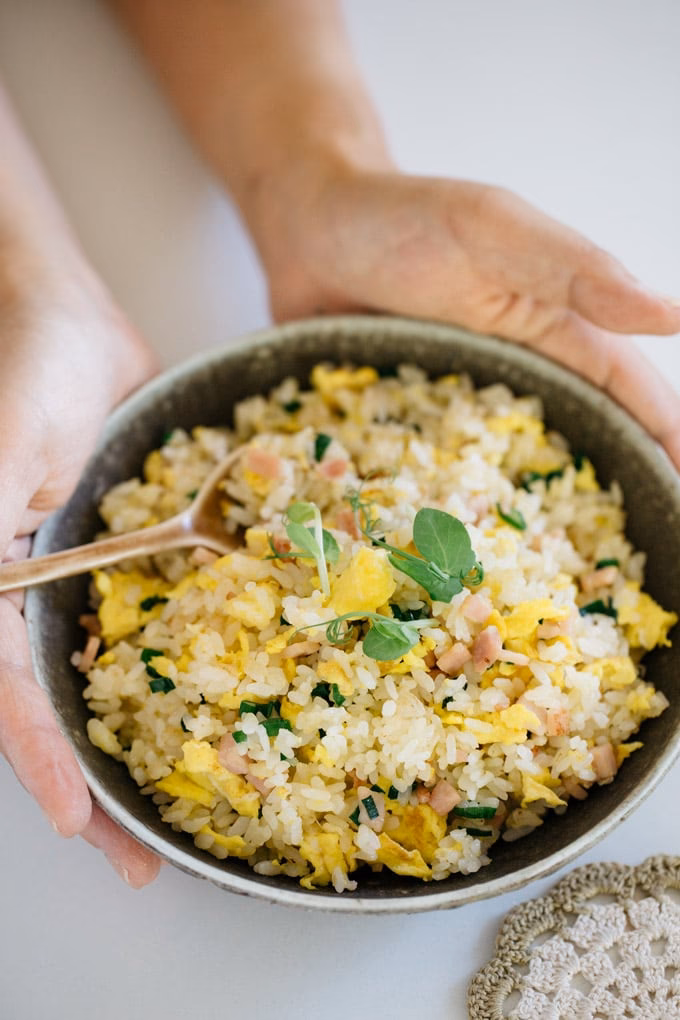 ¿Cómo se puede personalizar un yakimeshi?