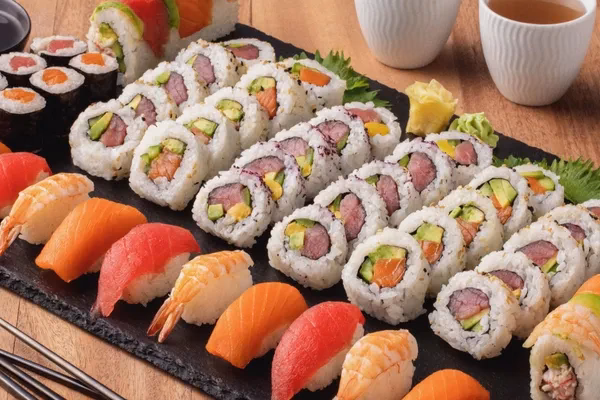 ¿Qué diferencia hay entre el arroz en Makis y Uramaki?
