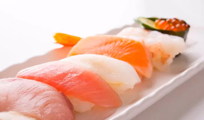 How is nigiri sushi made?