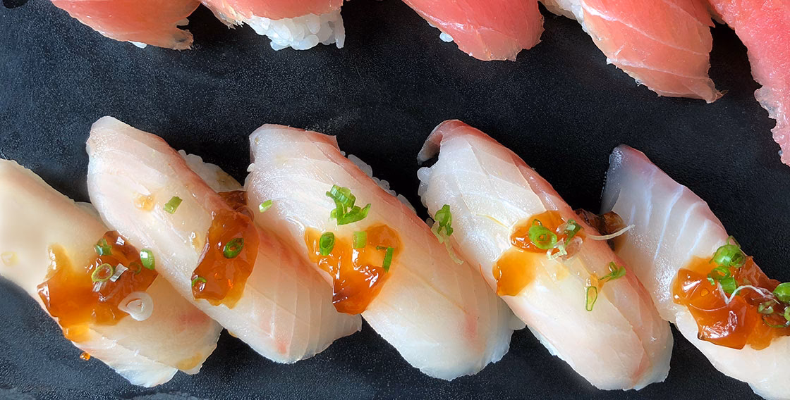 What does yellowtail sushi taste like?